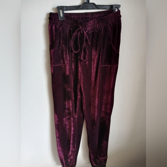 Womens One WorldVelvet Joggers Red Size Medium Pockets - Picture 1 of 12
